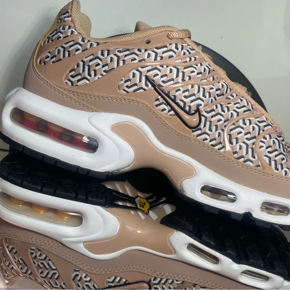 🆕 Nike	Wmns Air Max Plus 'United in Victory' - Womens 8 - Picture 7 of 11